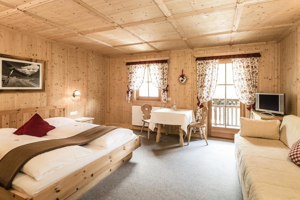 Hotel Oberraindlhof Senales/Schnals الغرفة الصورة